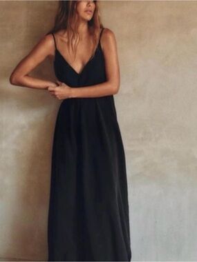Brand new Zara flowing voluminous black maxi dress - 3067/221